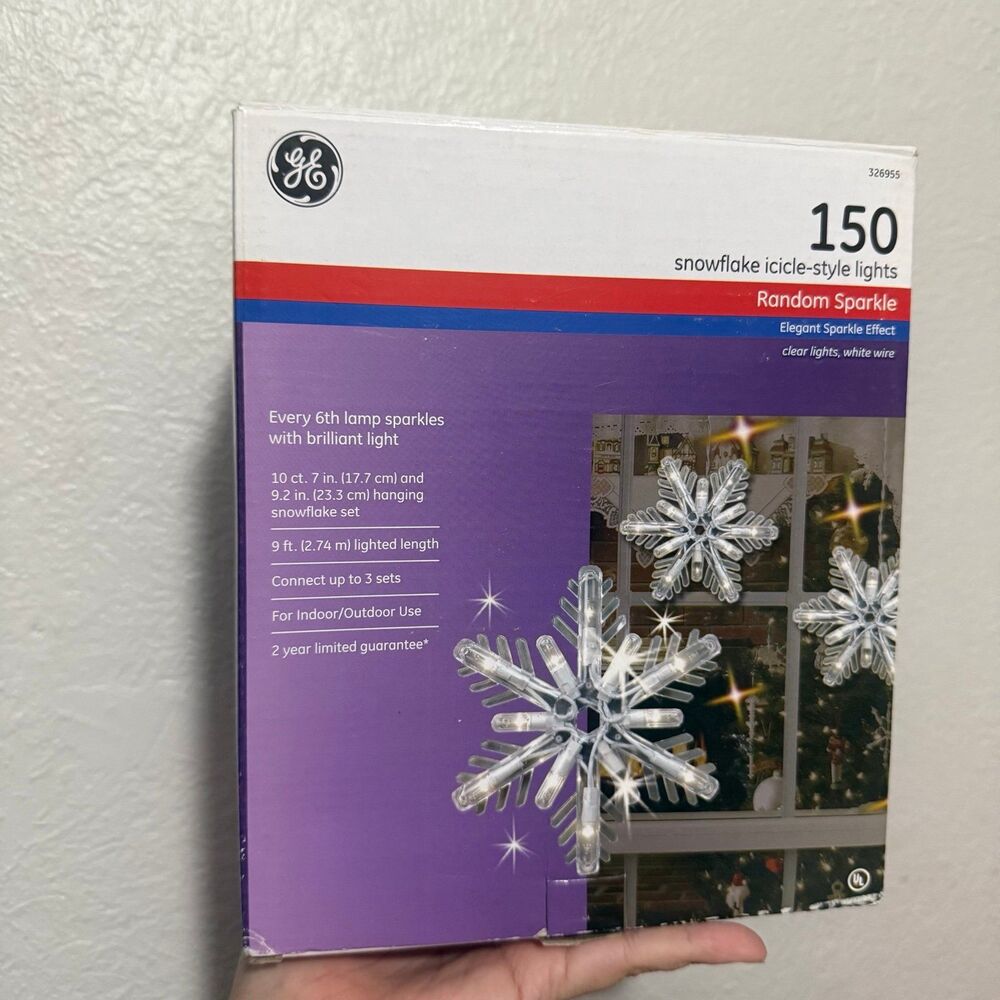 10 GE Snowflakes Random Sparkle Lights Effect 7" Clear White Christmas 9ft